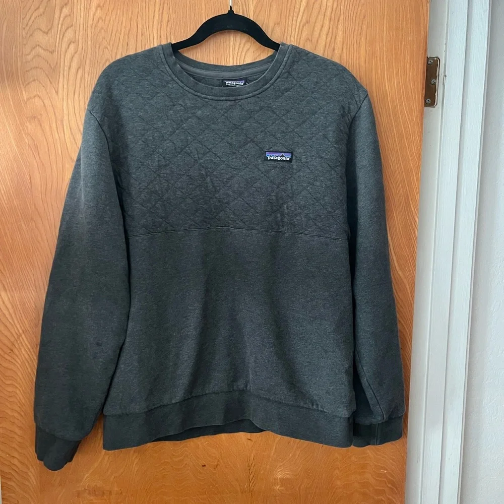 Patagonia Men's organic cotton quilted Dark Gray Crewneck Sweatshirt M